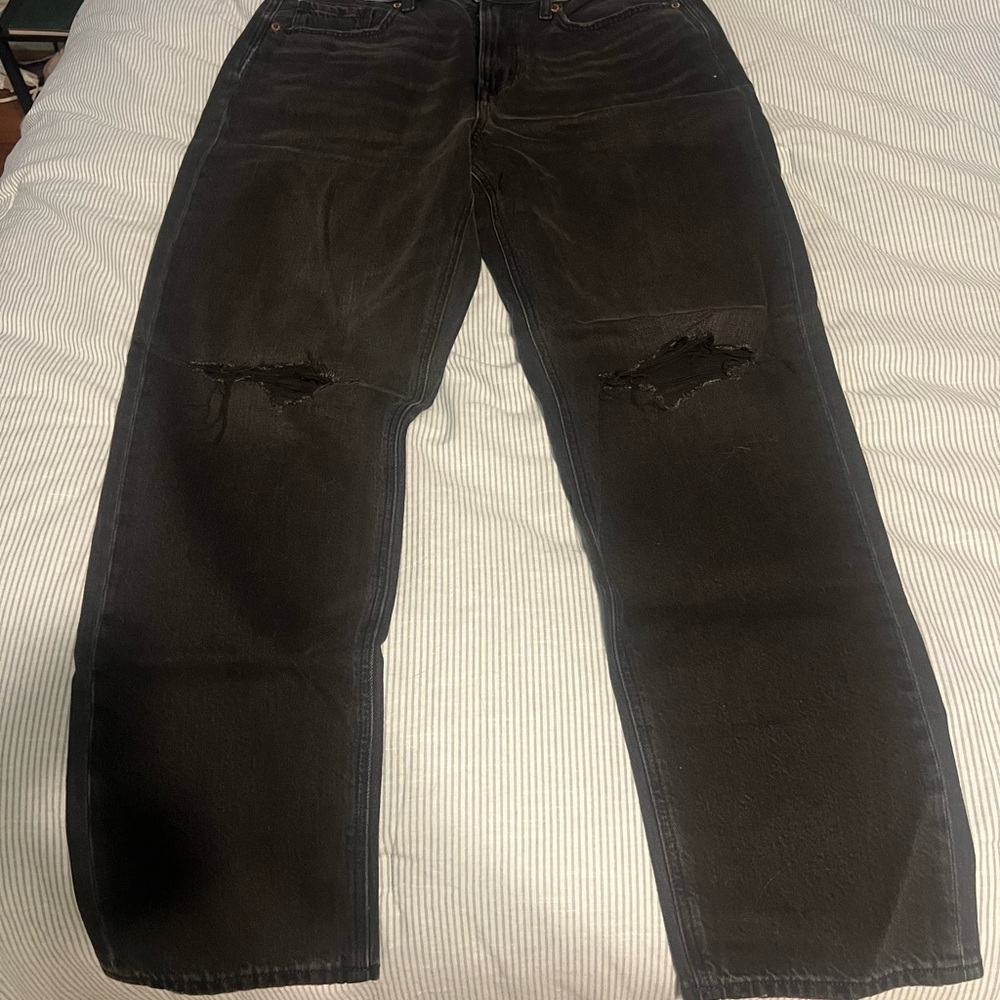 American Eagle Strigid Ripped Mom Jeans